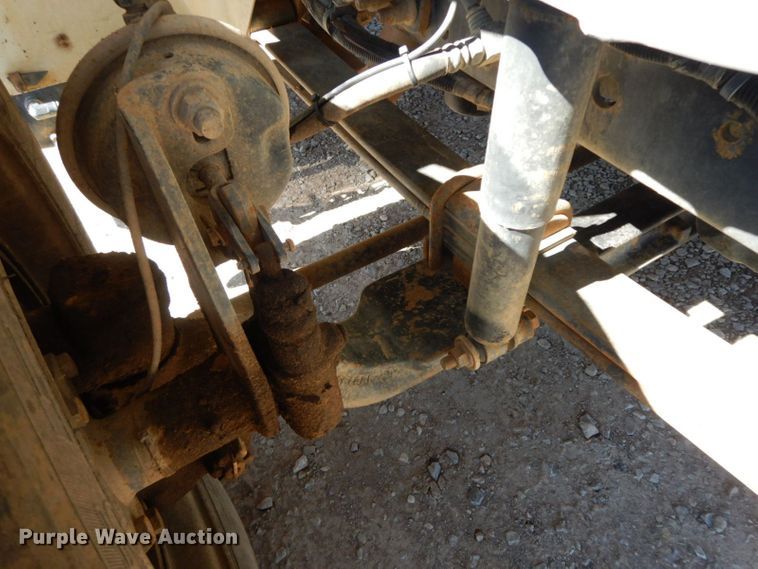 image for item HF9423 2006 International 4400  well treatment truck