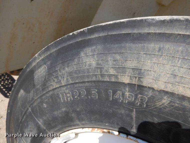 image for item HF9423 2006 International 4400  well treatment truck