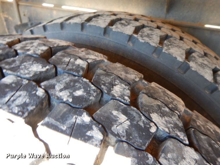 image for item HF9423 2006 International 4400  well treatment truck