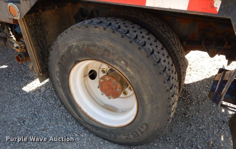 image for item HF9423 2006 International 4400  well treatment truck