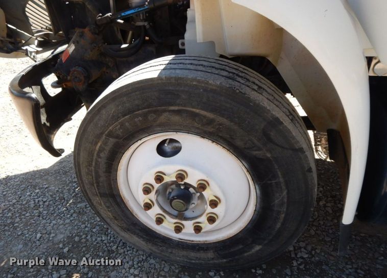 image for item HF9423 2006 International 4400  well treatment truck