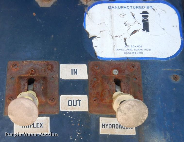 image for item HF9423 2006 International 4400  well treatment truck