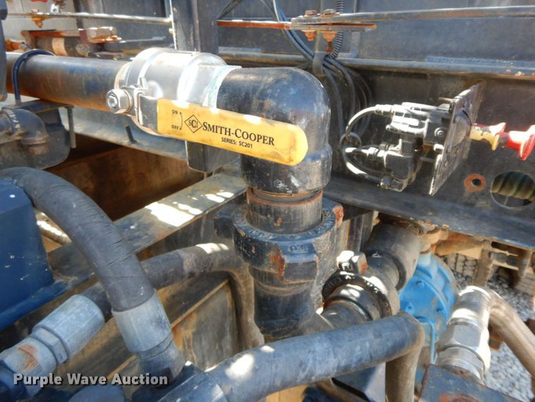 image for item HF9423 2006 International 4400  well treatment truck