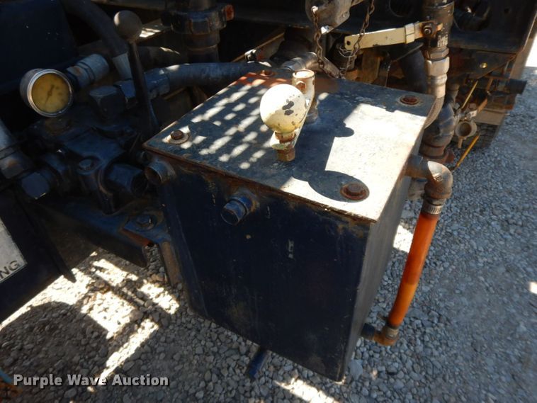 image for item HF9423 2006 International 4400  well treatment truck