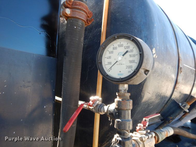 image for item HF9423 2006 International 4400  well treatment truck