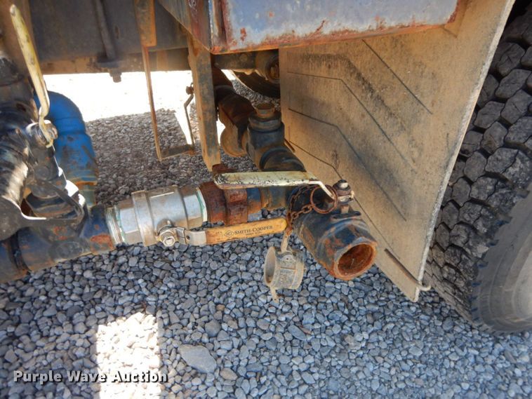 image for item HF9423 2006 International 4400  well treatment truck