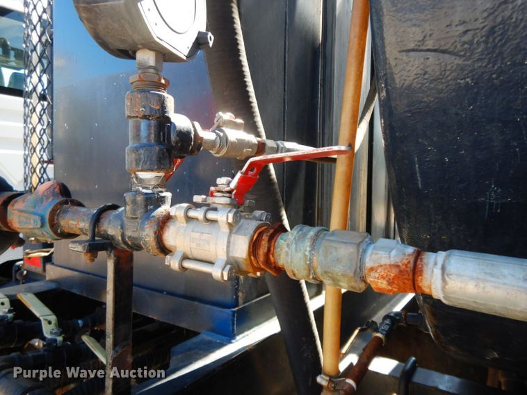 image for item HF9423 2006 International 4400  well treatment truck