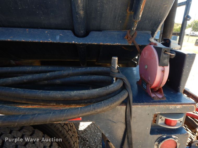 image for item HF9423 2006 International 4400  well treatment truck