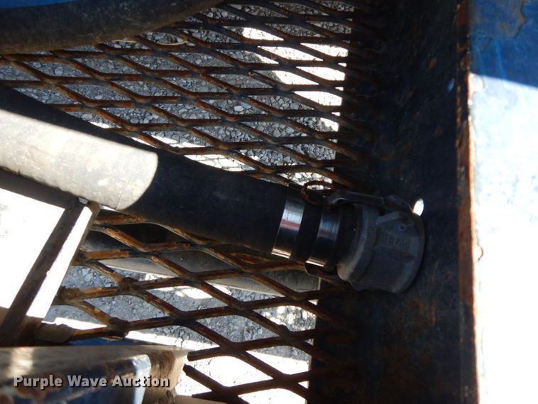 image for item HF9423 2006 International 4400  well treatment truck