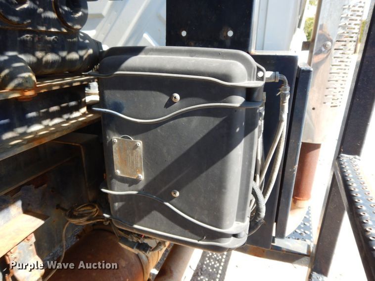 image for item HF9423 2006 International 4400  well treatment truck