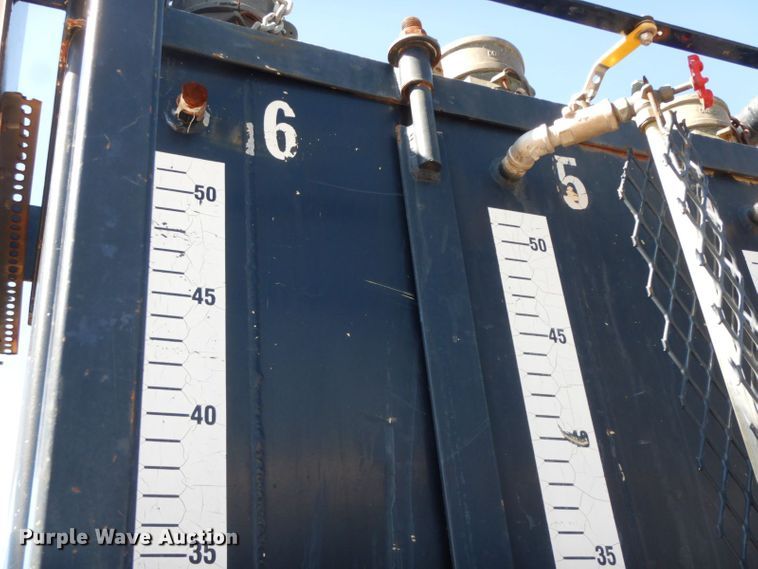 image for item HF9423 2006 International 4400  well treatment truck