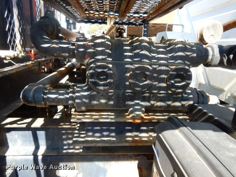 image for item HF9423 2006 International 4400  well treatment truck