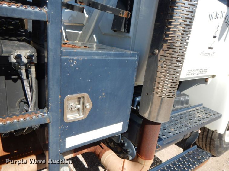 image for item HF9423 2006 International 4400  well treatment truck