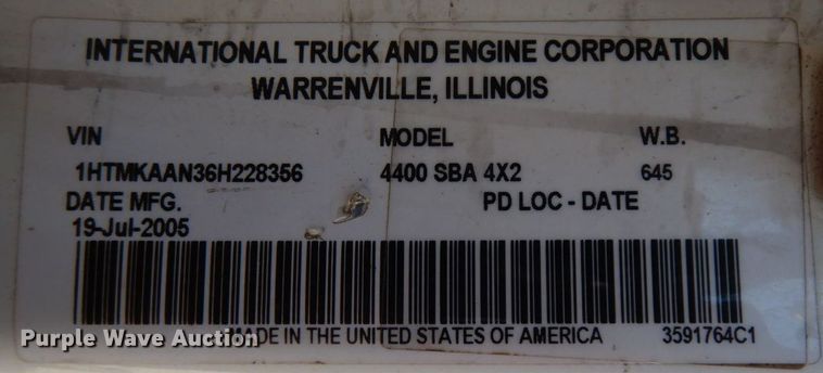 image for item HF9423 2006 International 4400  well treatment truck