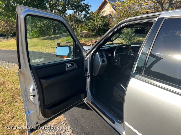 image for item HX9992 2010 Ford Expedition EL Limited  SUV