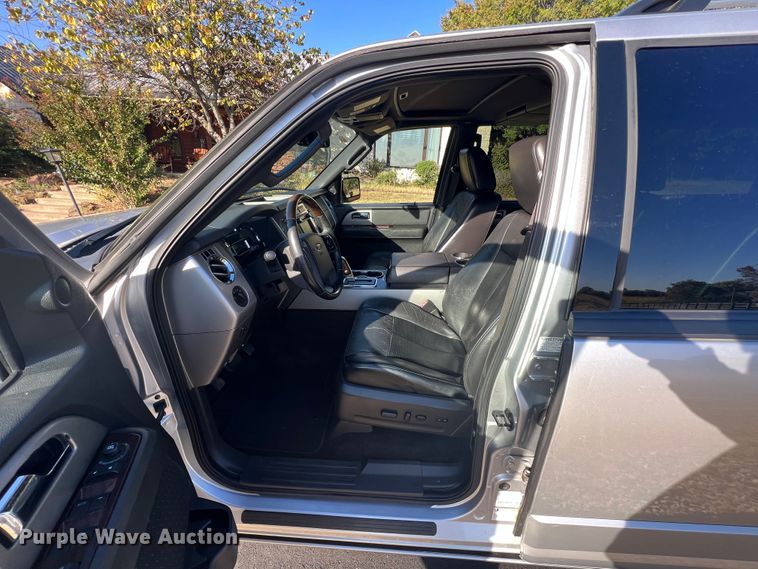 image for item HX9992 2010 Ford Expedition EL Limited  SUV