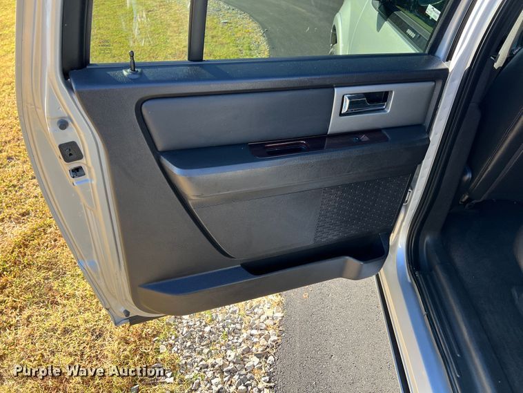 image for item HX9992 2010 Ford Expedition EL Limited  SUV