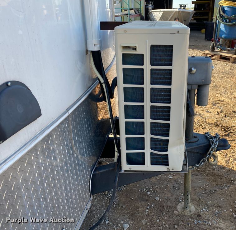 image for item IG9792 2010 United Express  enclosed cargo trailer