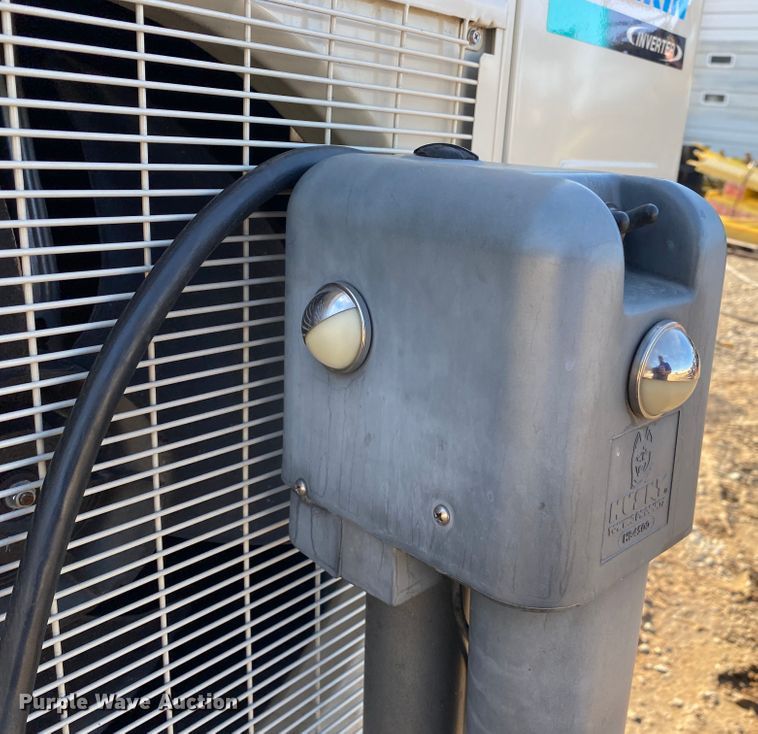 image for item IG9792 2010 United Express  enclosed cargo trailer