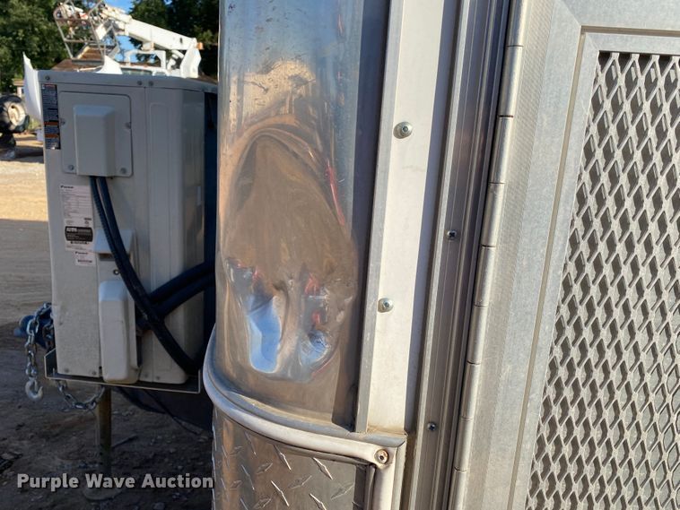 image for item IG9792 2010 United Express  enclosed cargo trailer