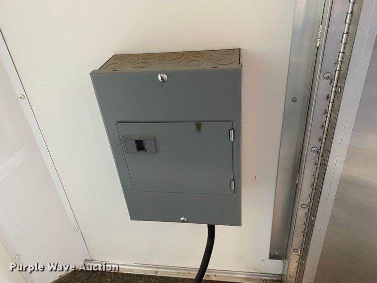 image for item IG9792 2010 United Express  enclosed cargo trailer