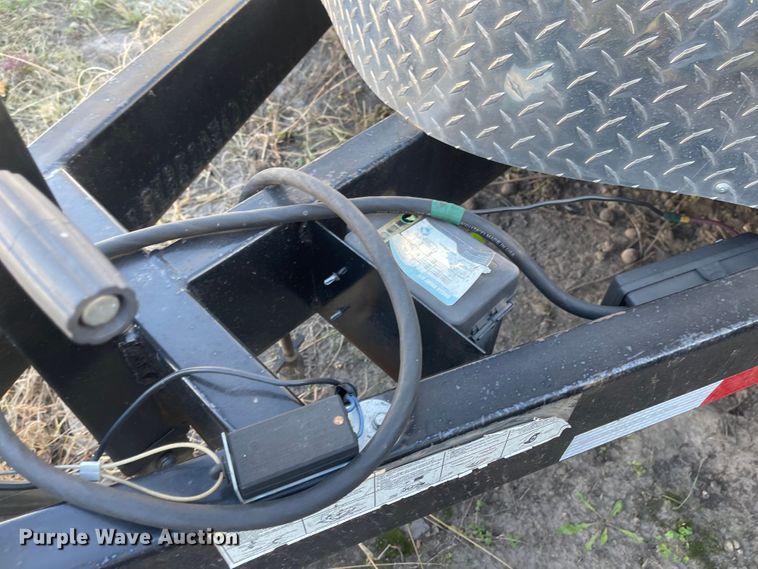 image for item JD9211 2013 Sharp  spray foam trailer