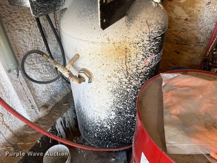 image for item JD9211 2013 Sharp  spray foam trailer