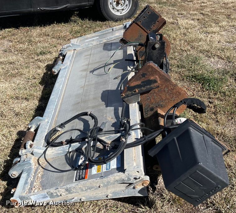 image for item JD9212 End gate lift