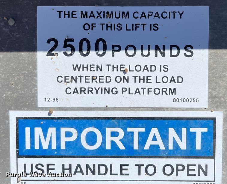 image for item JD9212 End gate lift