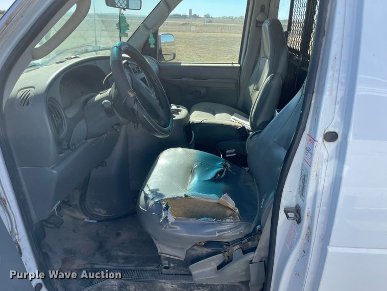 image for item JD9213 2003 Ford E150  van