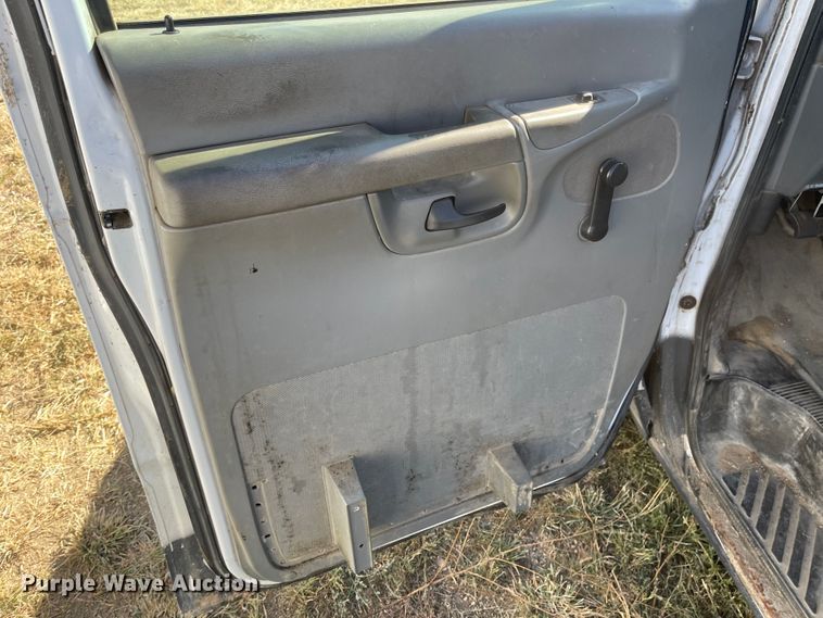 image for item JD9213 2003 Ford E150  van