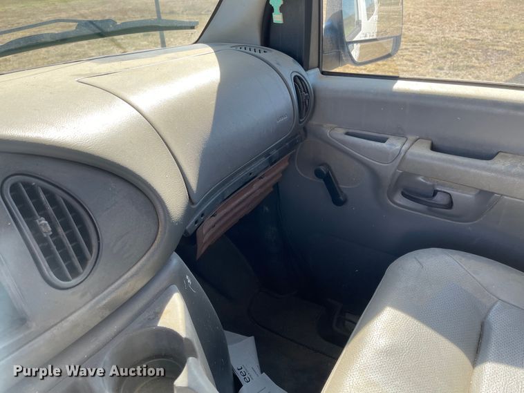 image for item JD9213 2003 Ford E150  van