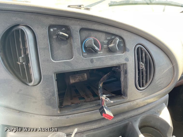 image for item JD9213 2003 Ford E150  van