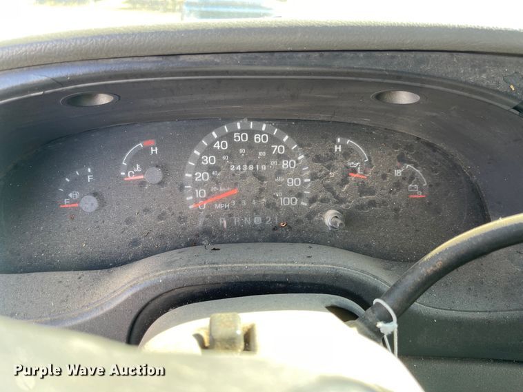 image for item JD9213 2003 Ford E150  van