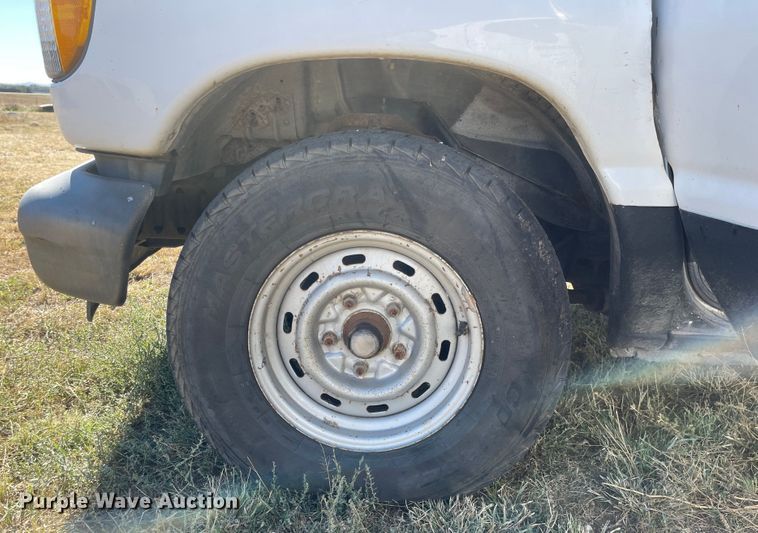 image for item JD9213 2003 Ford E150  van