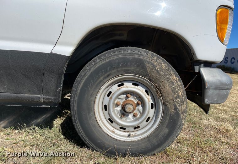 image for item JD9213 2003 Ford E150  van