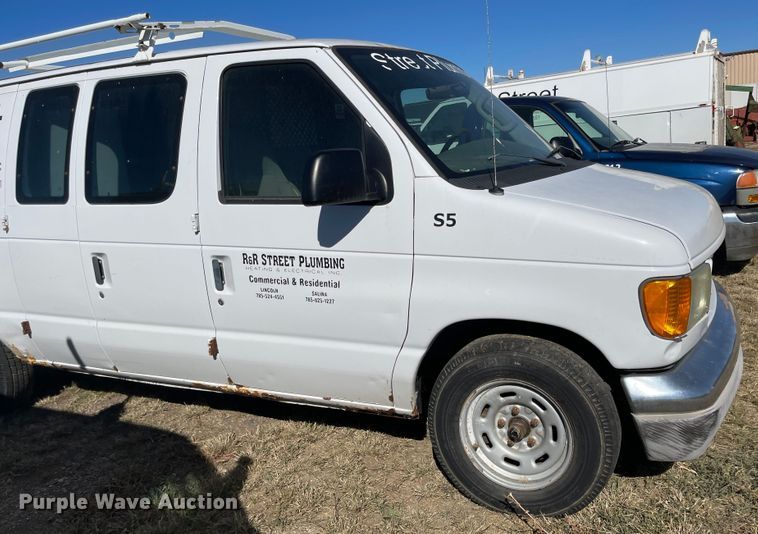 image for item JD9214 2004 Ford E150  van