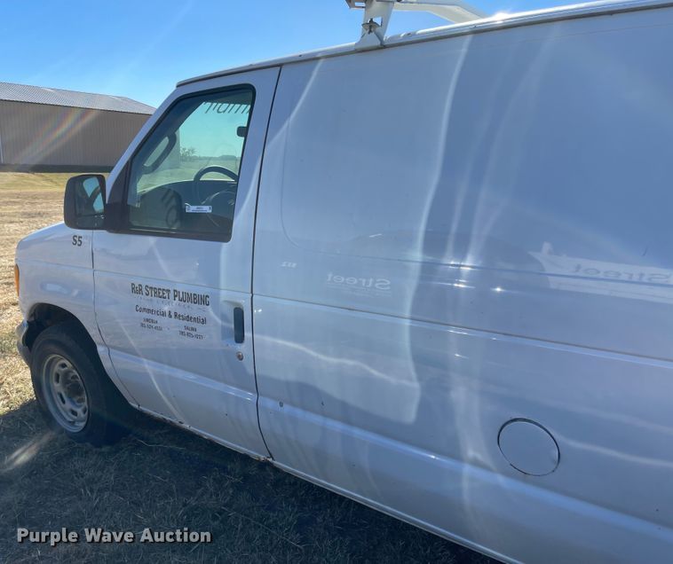 image for item JD9214 2004 Ford E150  van