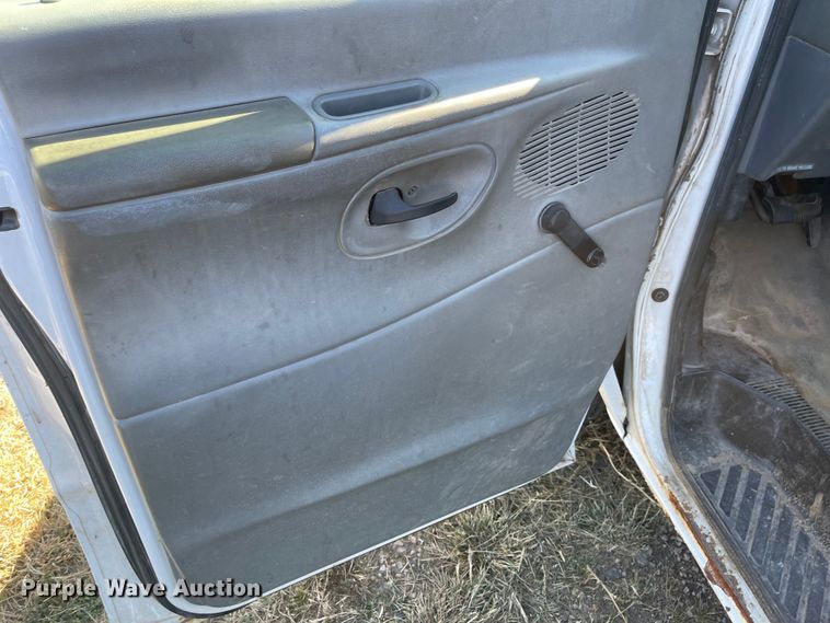image for item JD9214 2004 Ford E150  van