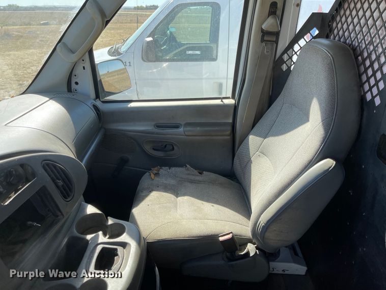 image for item JD9214 2004 Ford E150  van