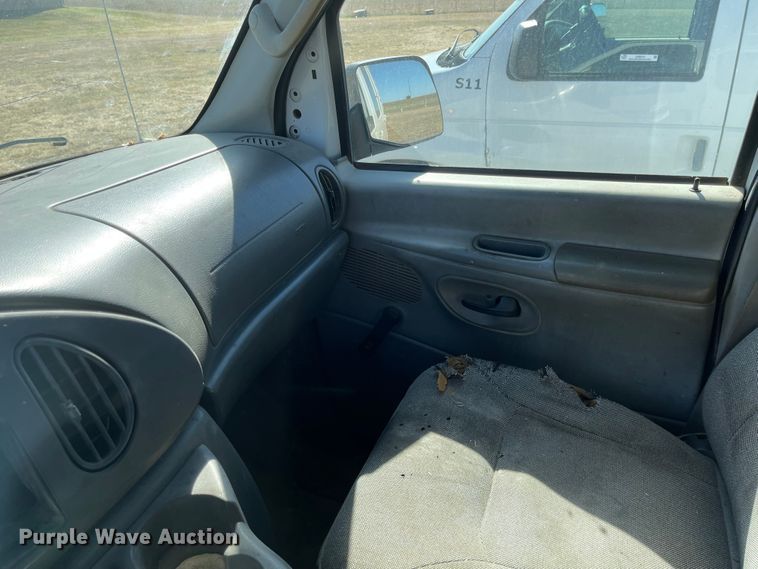 image for item JD9214 2004 Ford E150  van