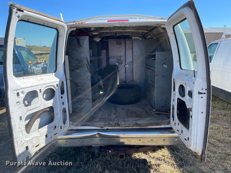 image for item JD9214 2004 Ford E150  van