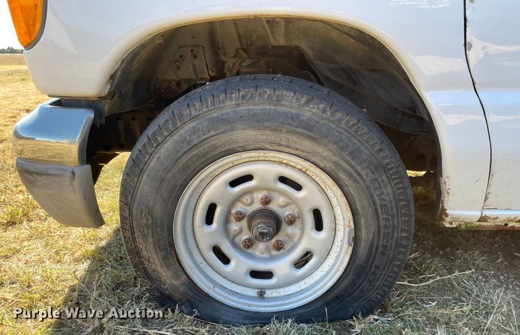 image for item JD9214 2004 Ford E150  van