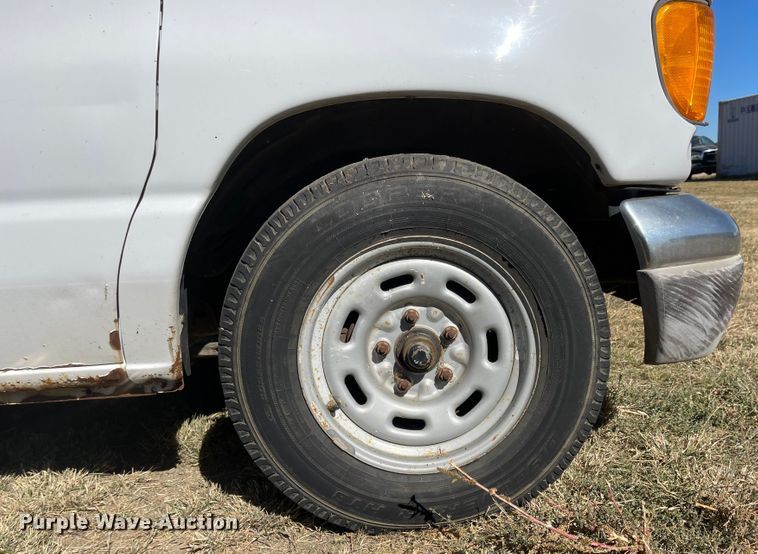 image for item JD9214 2004 Ford E150  van