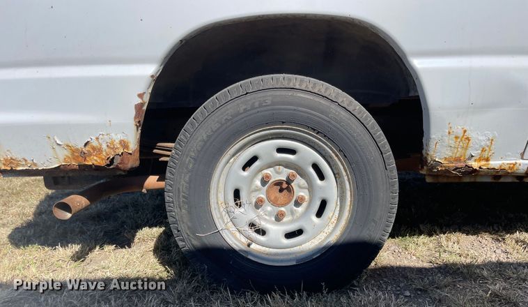 image for item JD9214 2004 Ford E150  van