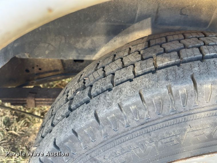 image for item JD9214 2004 Ford E150  van