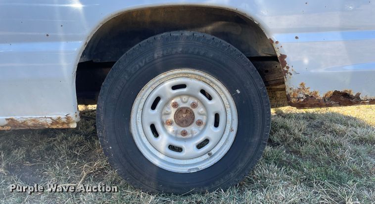 image for item JD9214 2004 Ford E150  van