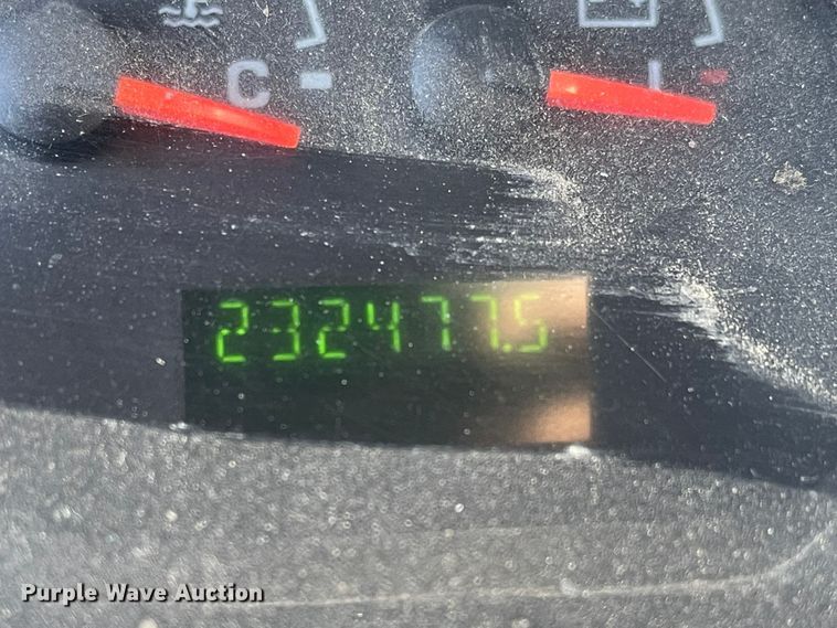 image for item JD9214 2004 Ford E150  van