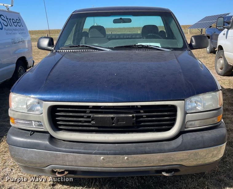 image for item JD9215 2002 GMC Sierra 1500  pickup truck