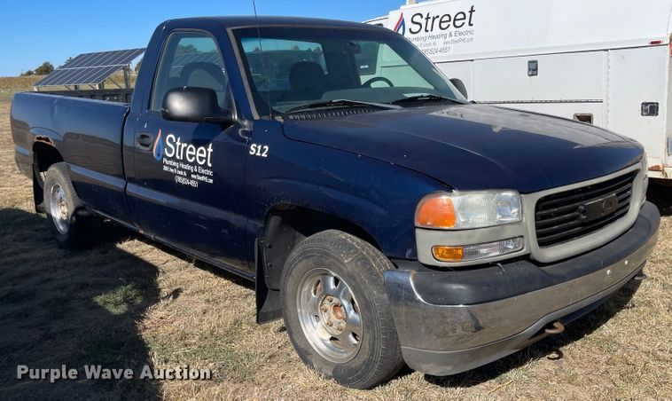 image for item JD9215 2002 GMC Sierra 1500  pickup truck